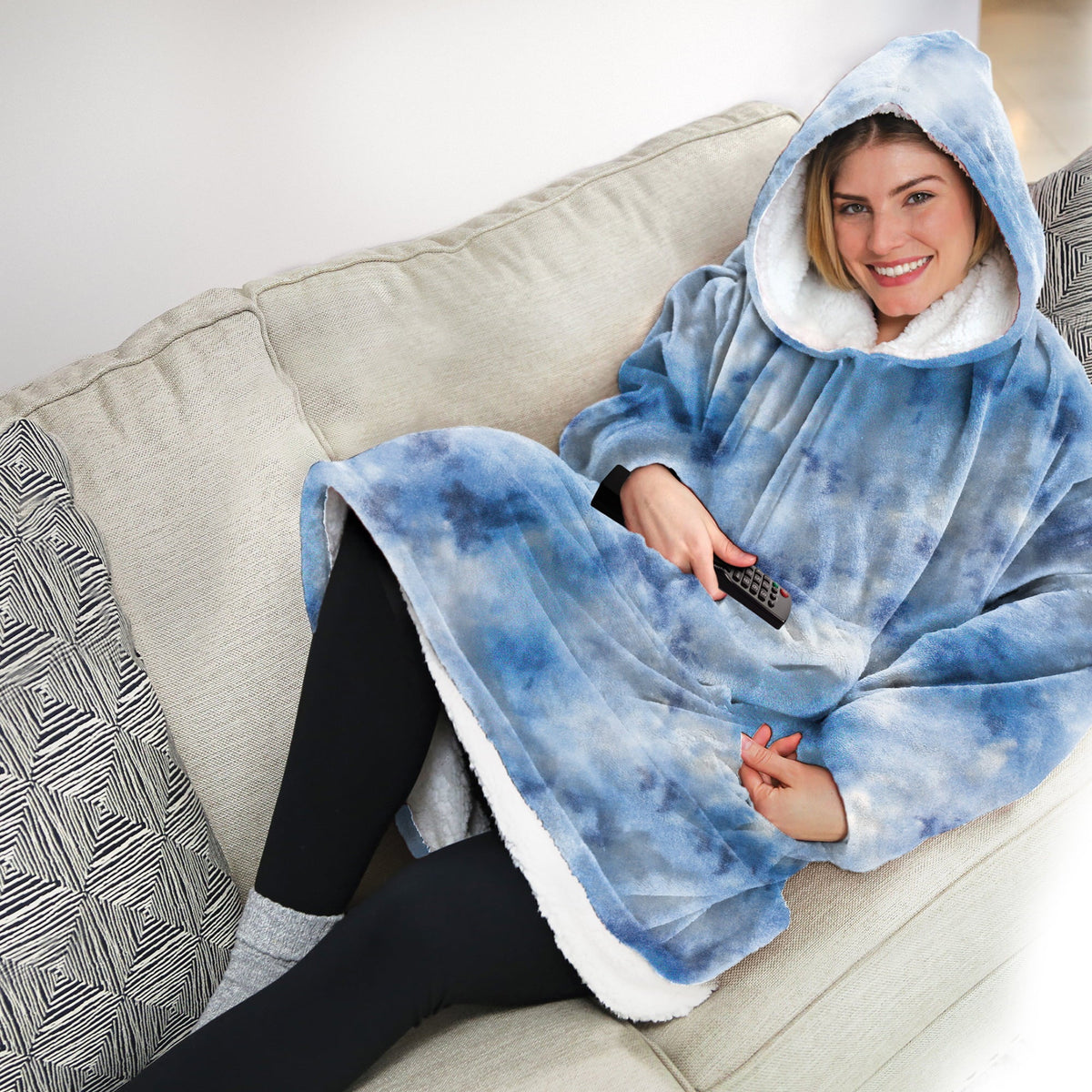 Huggle Blanket Dye Hoodie, Hoodie, Wearable Tie Fleece Blue & Sherpa