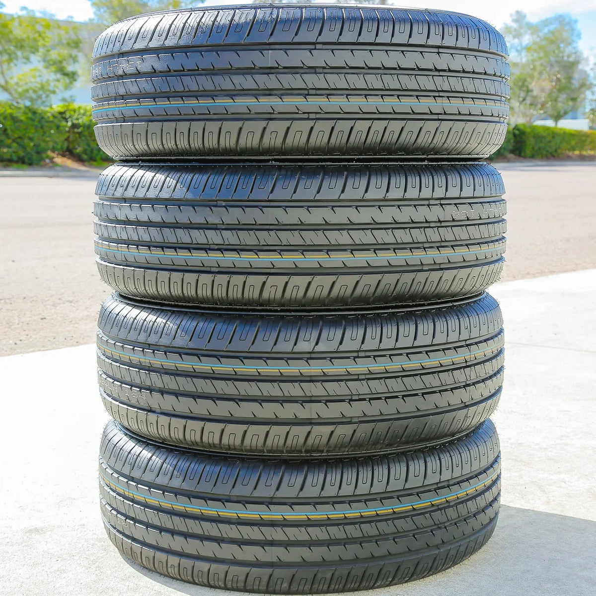 2005-07 Season 300 Tire Fits: Blu-Trac Touring Base, 2011-14 Chrysler All PC Armstrong A/S Mustang 215/65R17 Ford 99V
