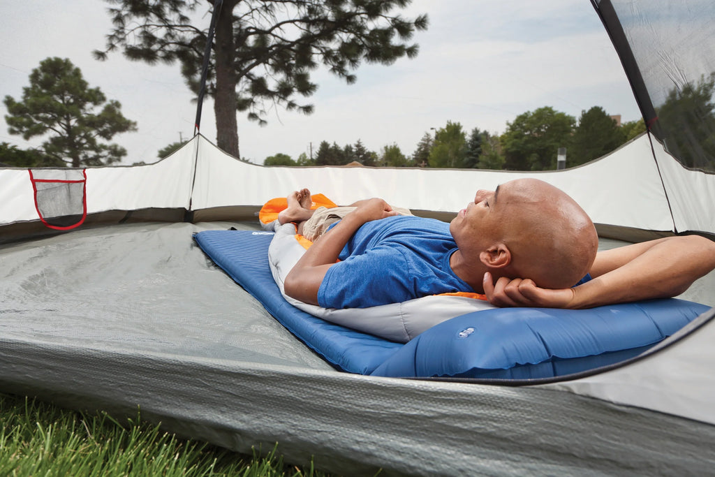 Sleeping with Self-Inflating Pillow, x Camp Pad 25" 76" Coleman