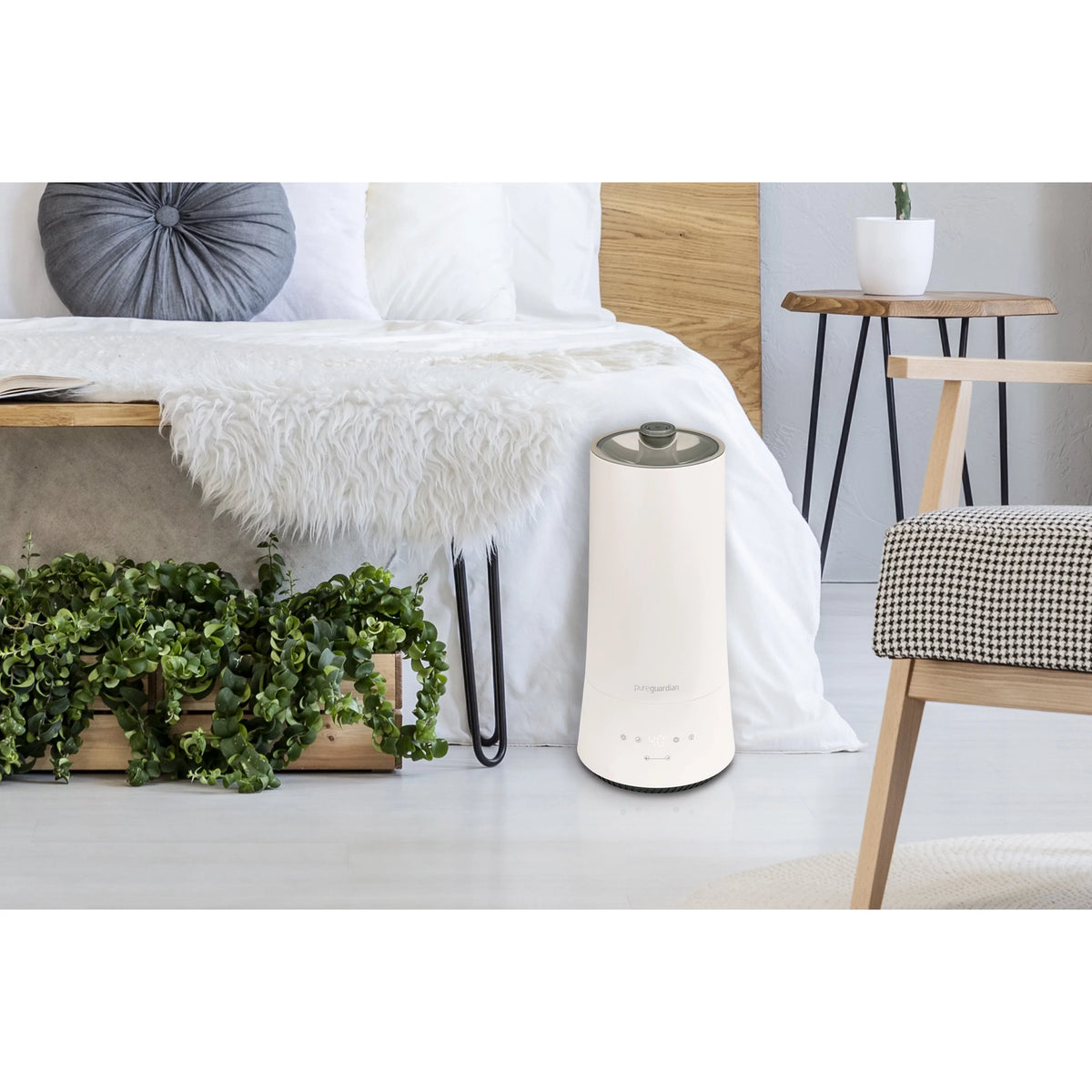 1.6 Gallon with Mist Humidifier ft. Ultrasonic Sq. Humidistat, 420 PureGuardian H997W Cool 90-Hour